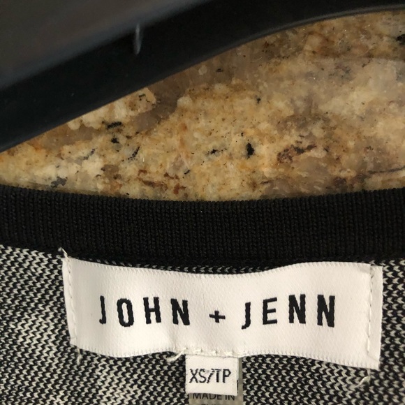 John + Jenn dress worn once doesn’t fit any more - Picture 2 of 4